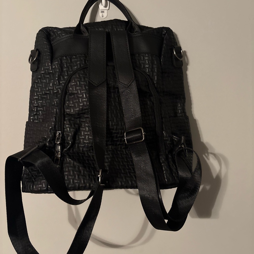 Small woman’s anti- theft black backpack with adjustable straps. - Picture 2 of 2